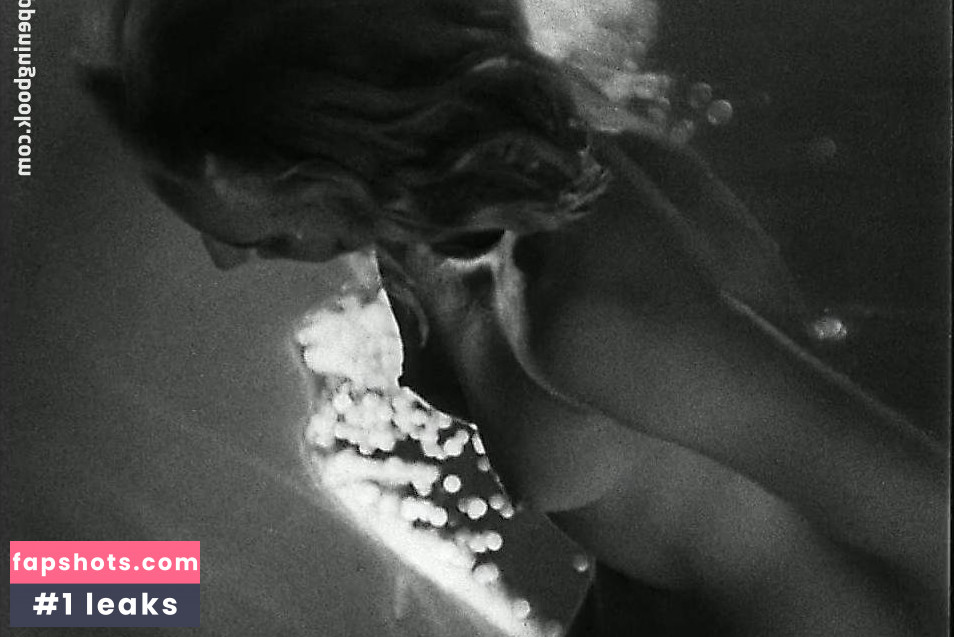 Vivian Pickles Nude Leaks OnlyFans Photos #7 - LeakJerk