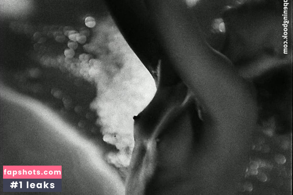 Vivian Pickles Nude Leaks OnlyFans Photos #8 - LeakJerk