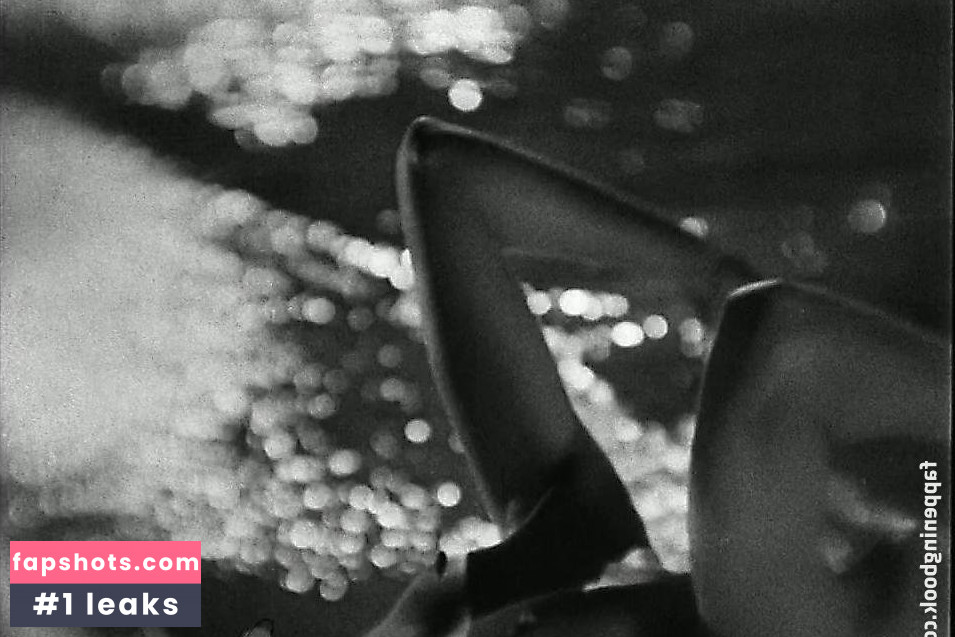 Vivian Pickles Nude Leaks OnlyFans Photos #9 - LeakJerk