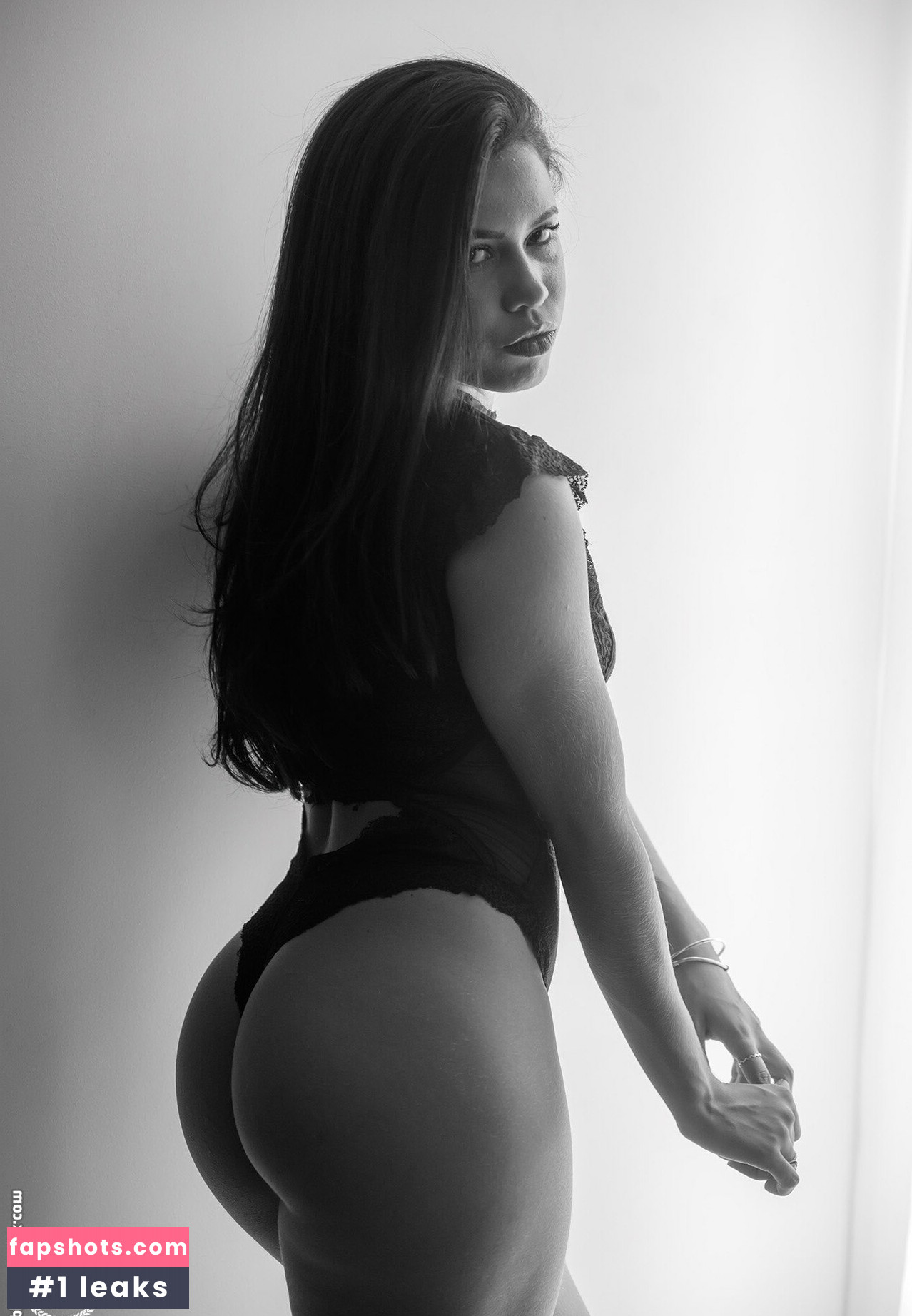 Vivian Volkmer gallery photo #7