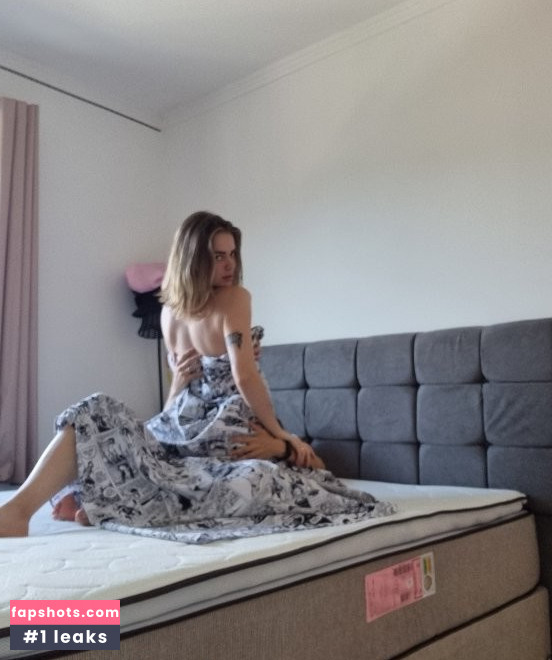 Viviane Costa gallery photo #39