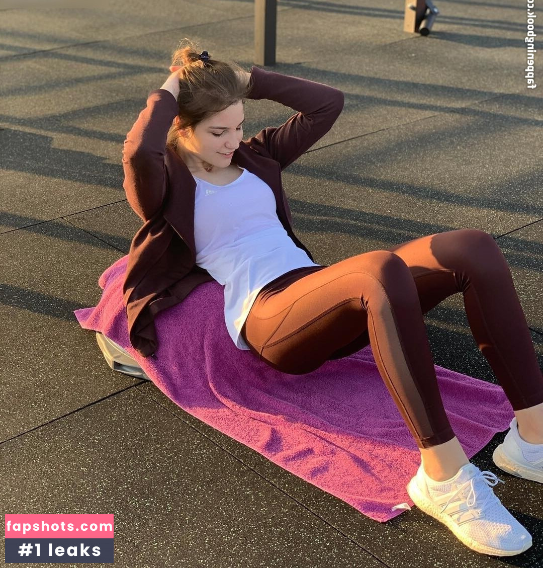 Vivien Keszthelyi gallery photo #4