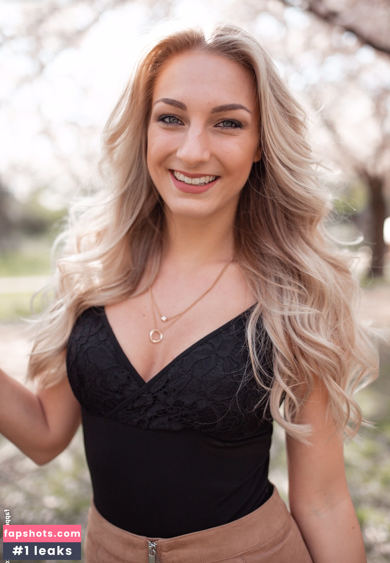 viviengo_ gallery photo #2