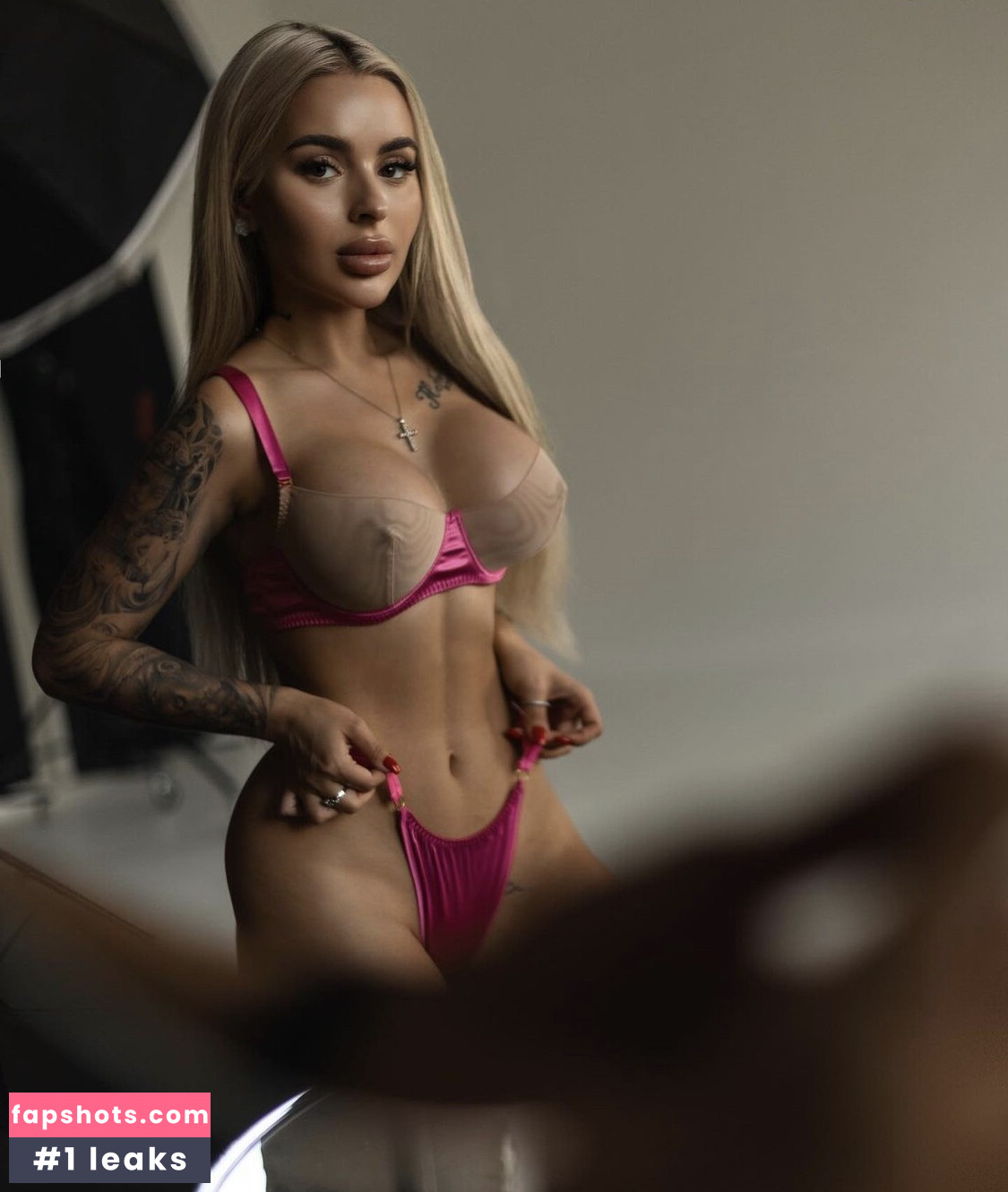 Vlada Capeloon nude babe gallery