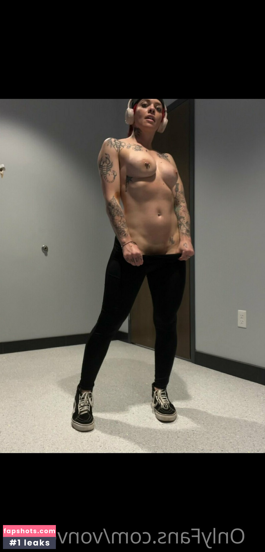 vonvenom gallery photo #2