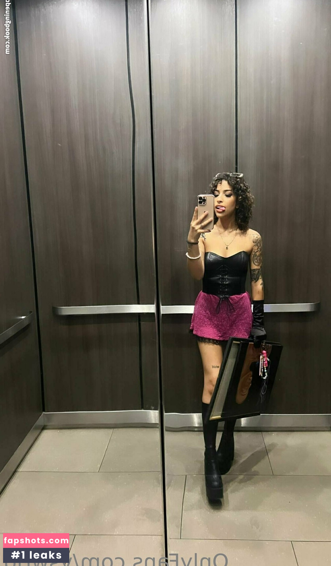 Vswrld gallery photo #43