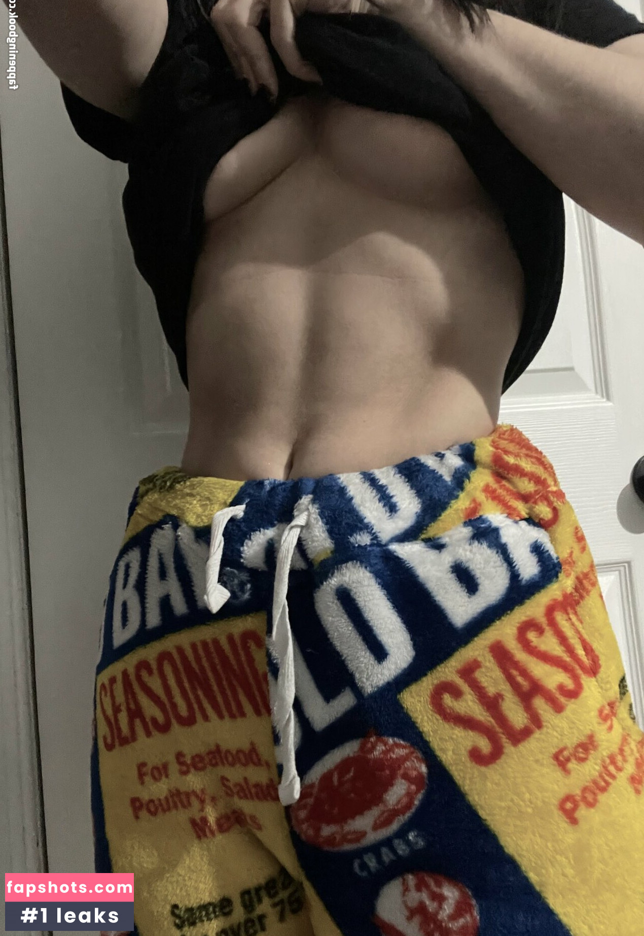 Waifumochi nude babe gallery