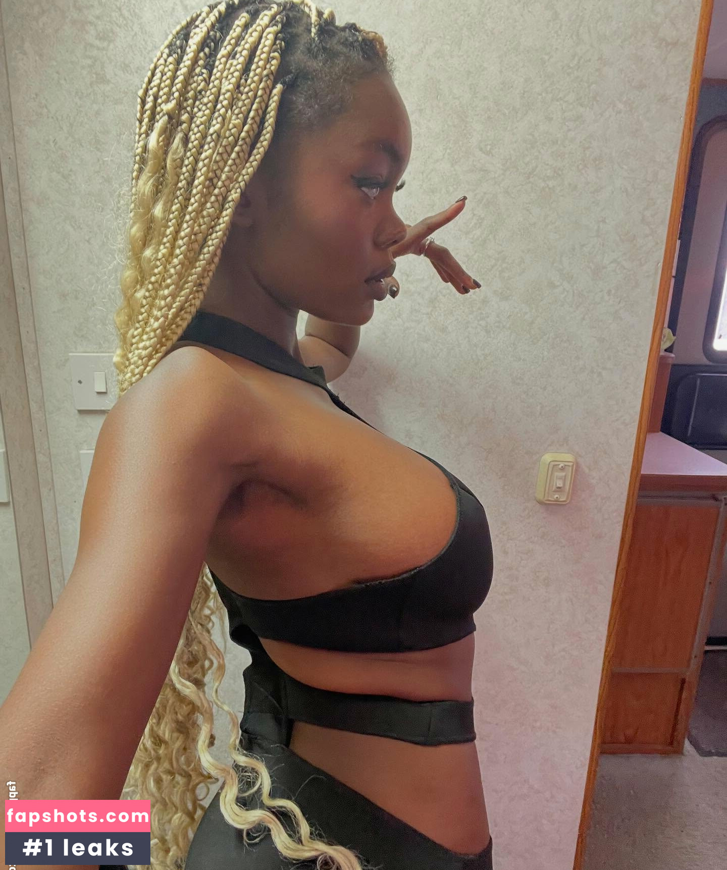 Wanda Banda gallery photo #7