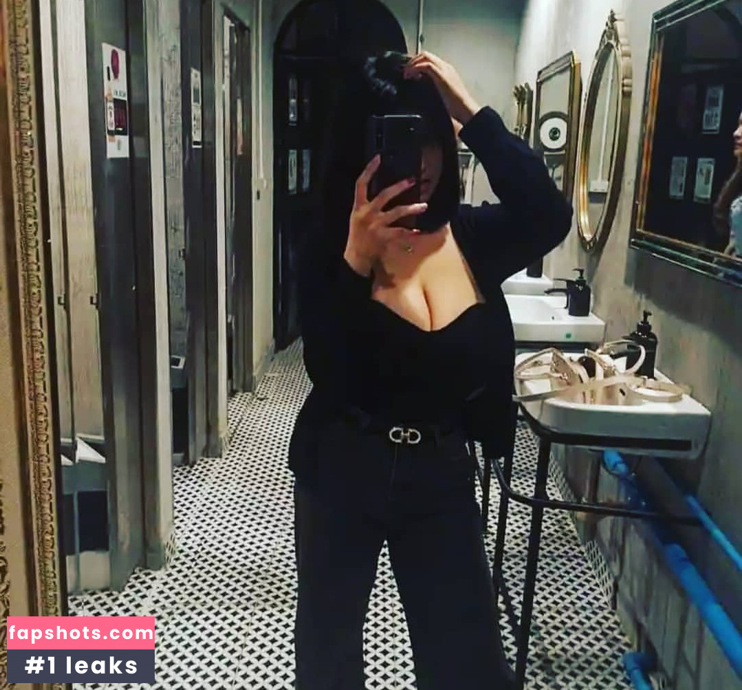 Warunee Thanyaphu gallery photo #20