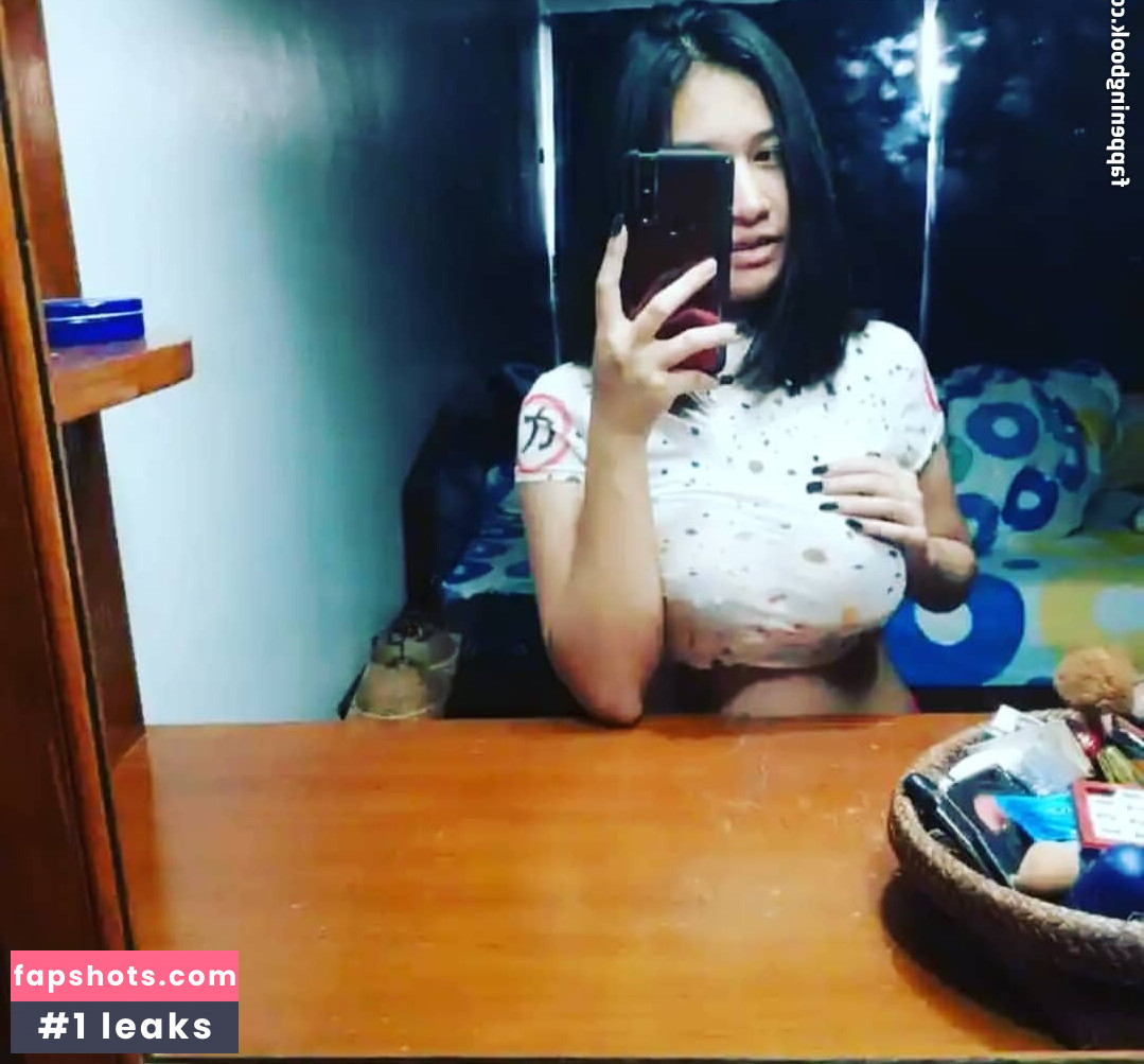 Warunee Thanyaphu gallery photo #27