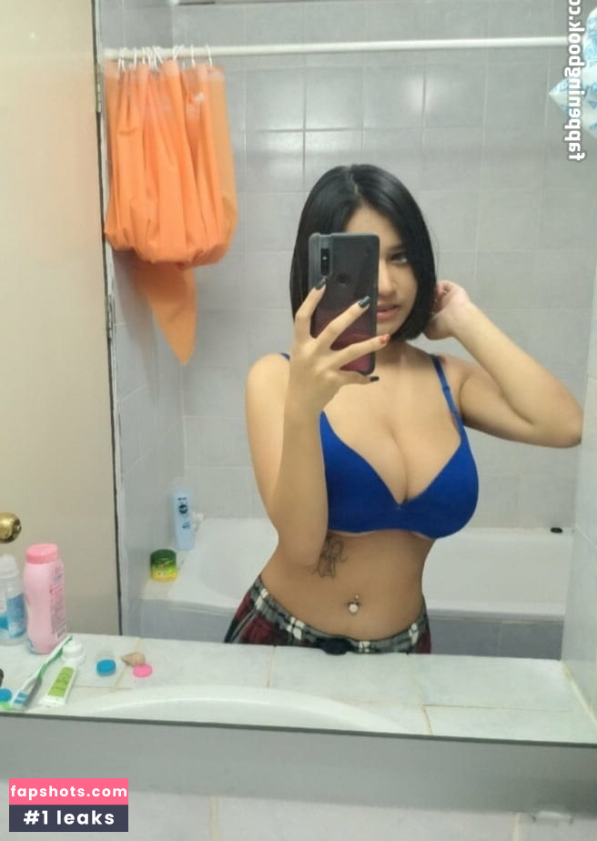 Warunee Thanyaphu gallery photo #10