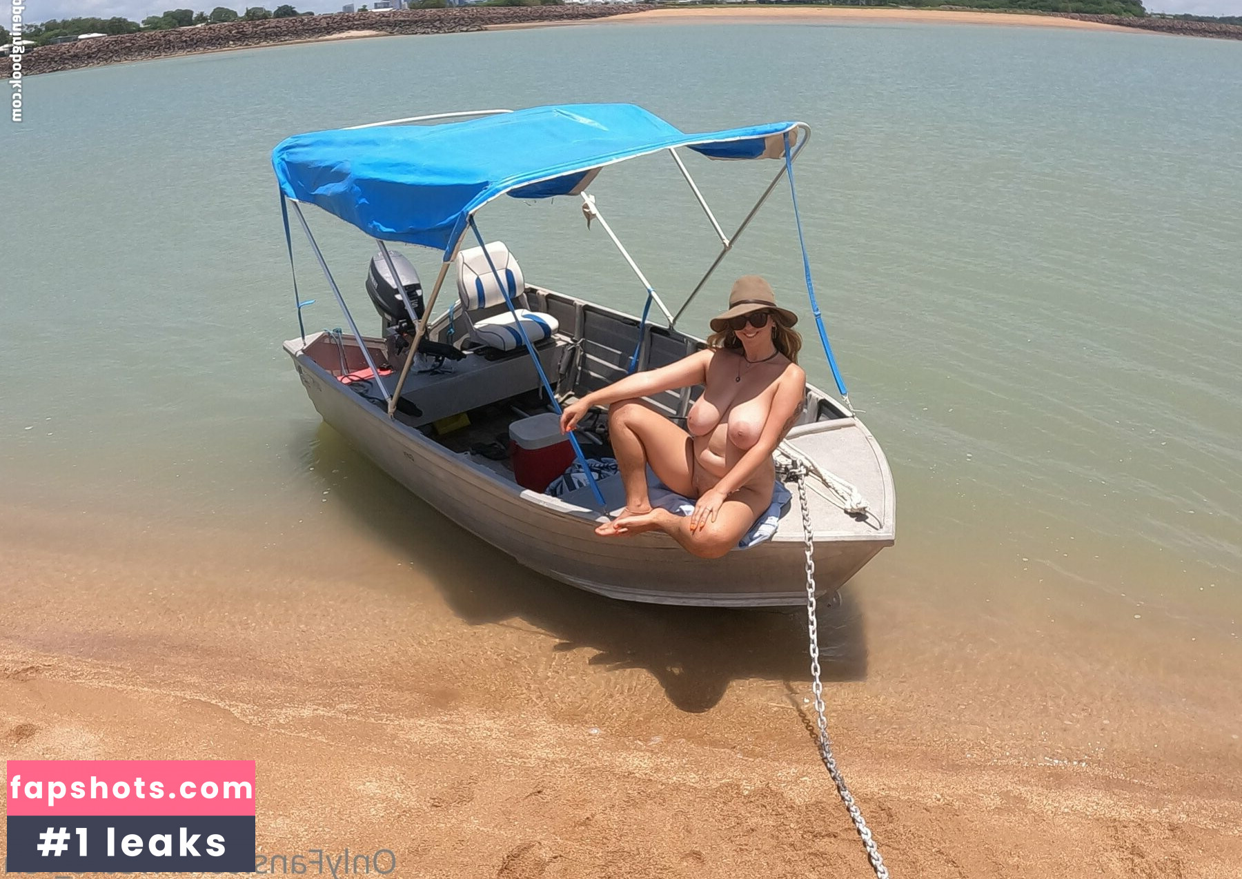 Wears_ren gallery photo #3