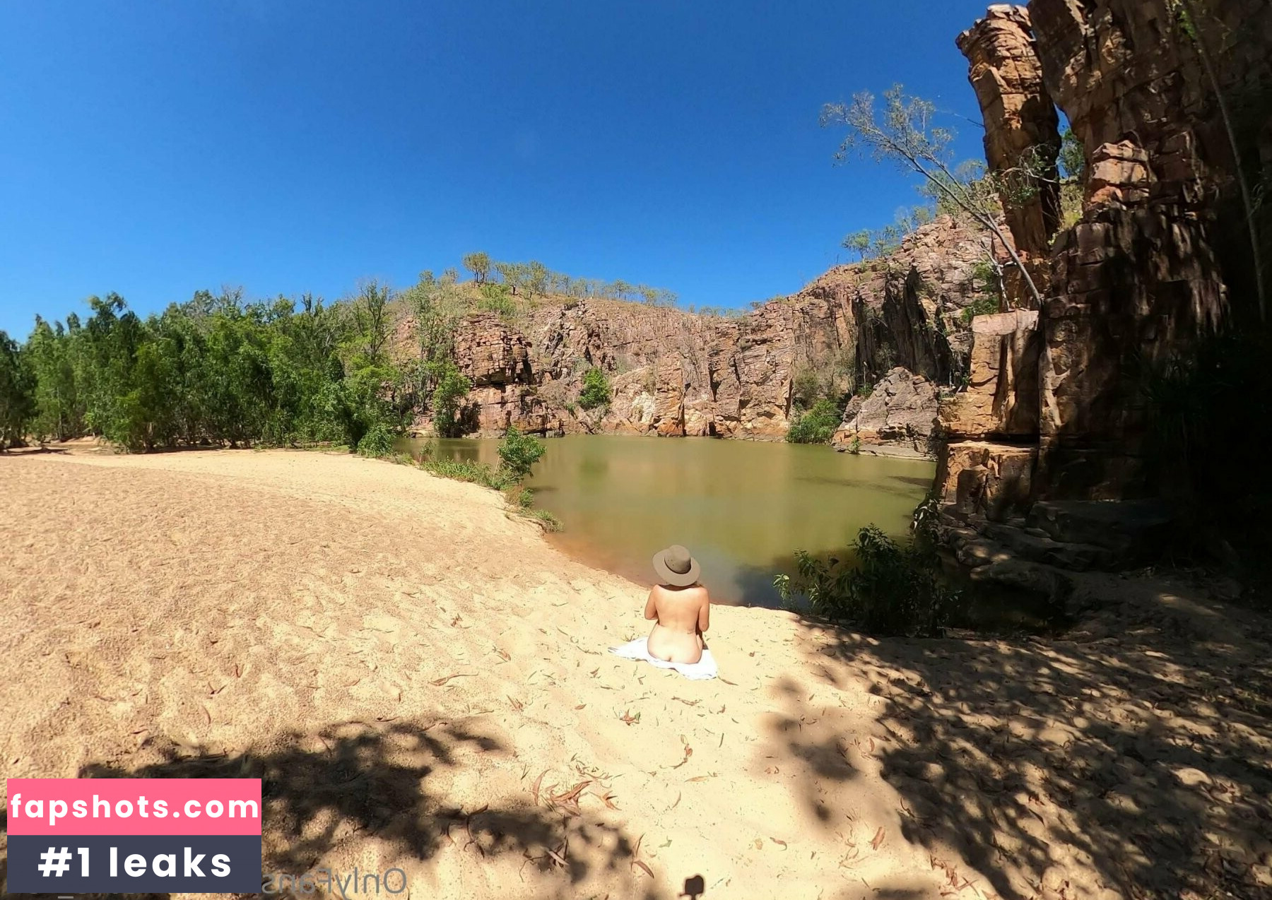 Wears_ren gallery photo #23