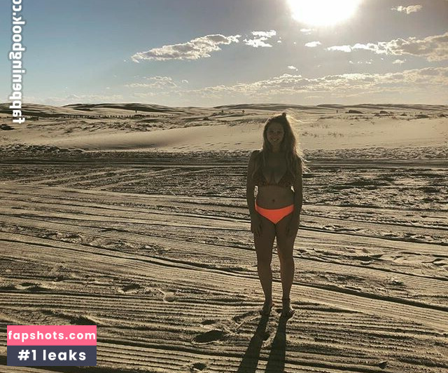 Wears_ren gallery photo #4