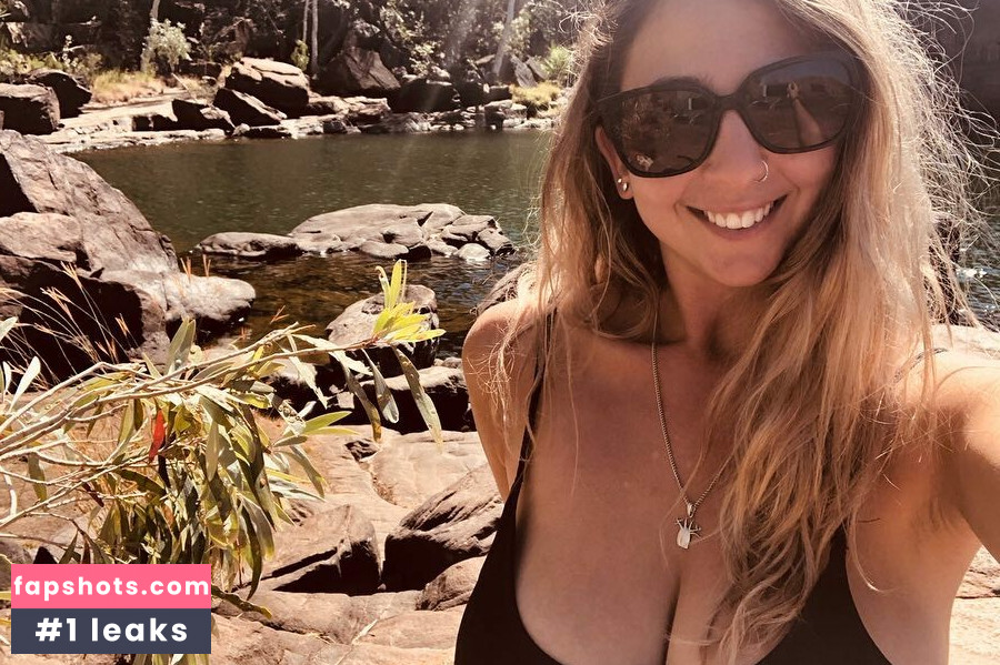 Wears_ren gallery photo #43