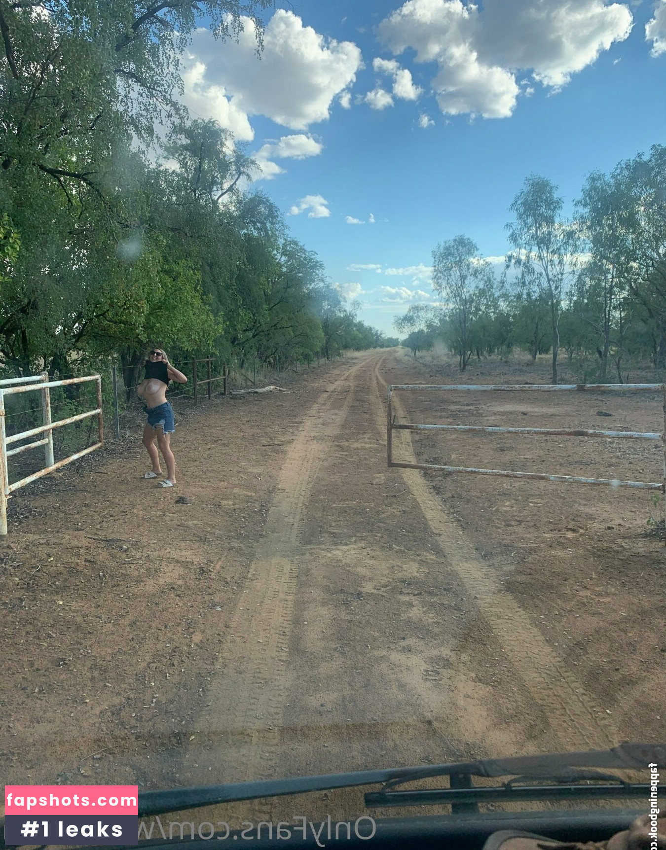 Wears_ren gallery photo #50