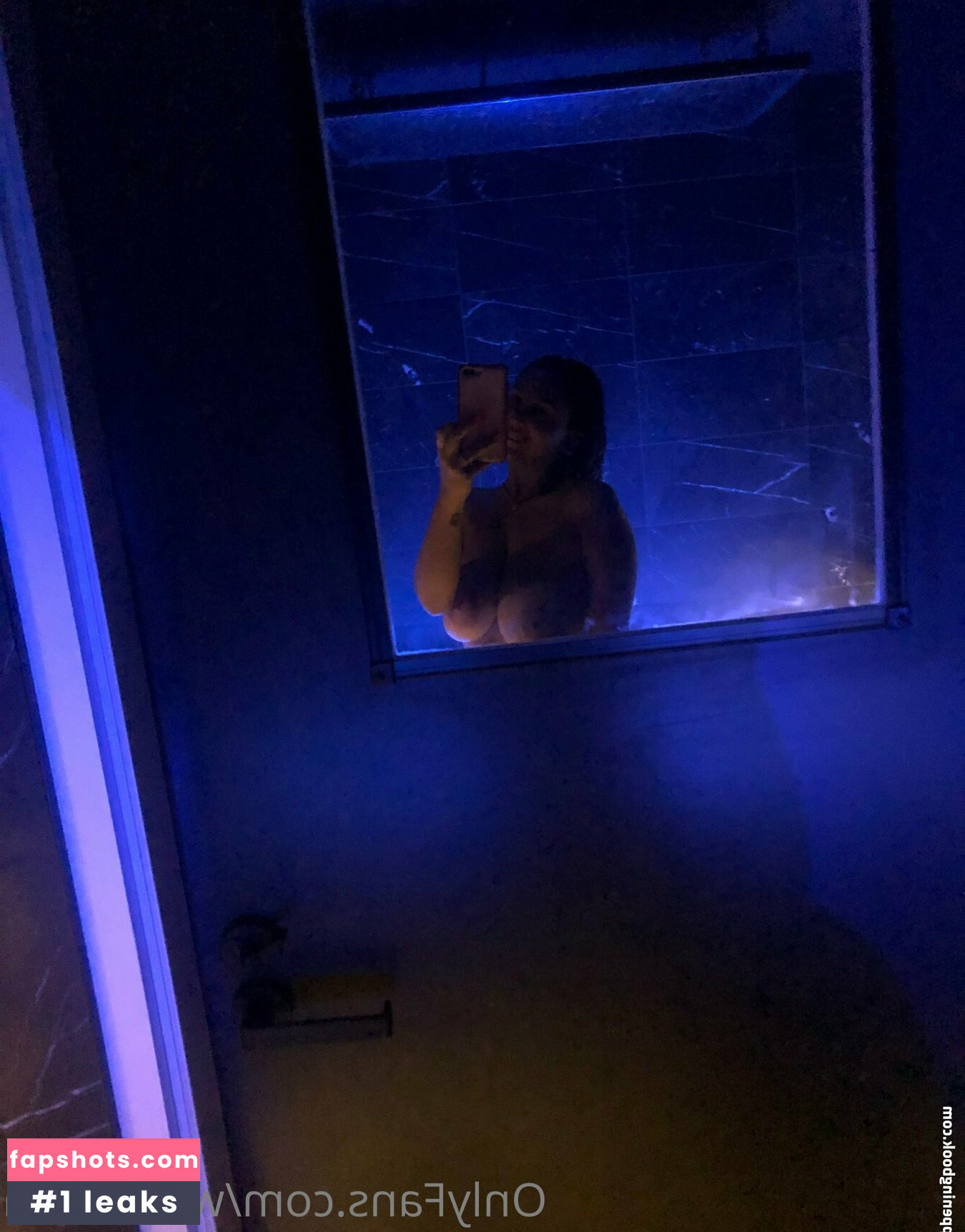 Wears_ren gallery photo #7