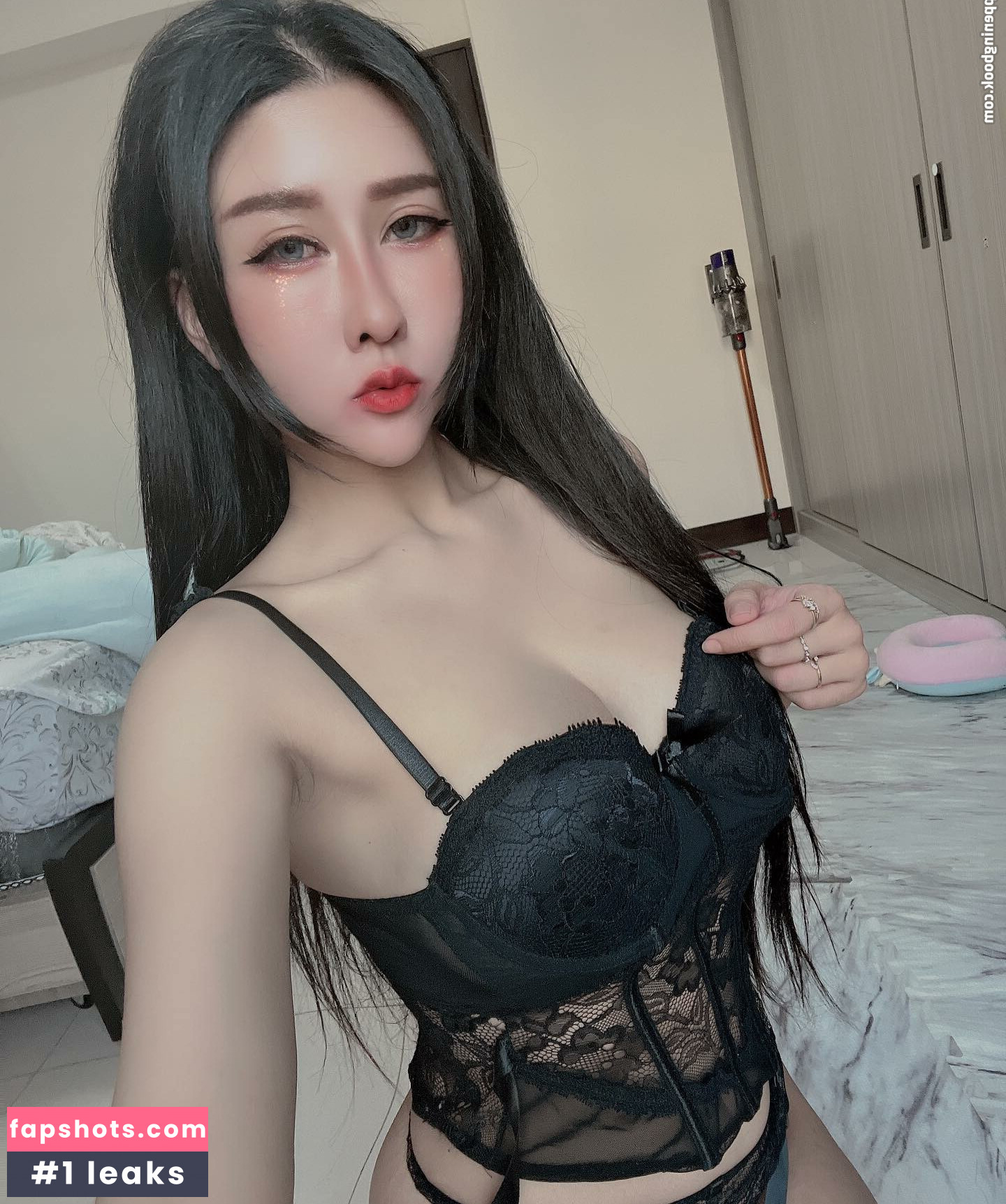 Wei Ling 凌薇 gallery photo #18