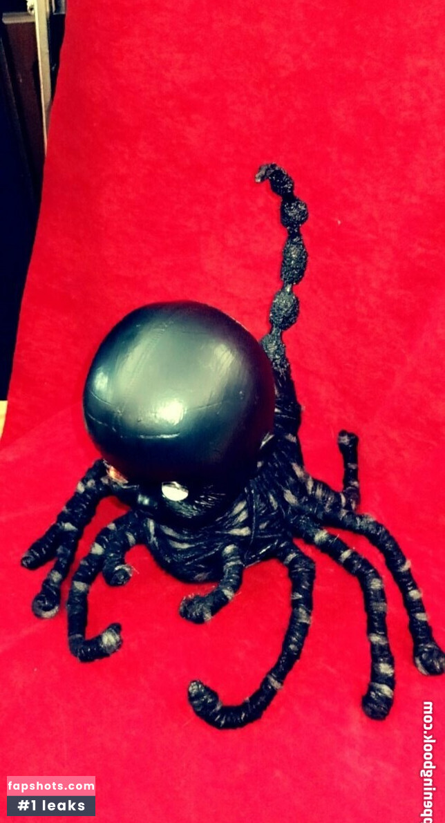 weirdartgirljo gallery photo #5