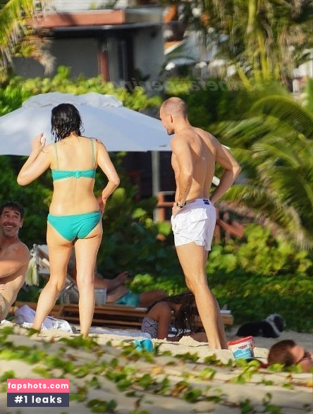 Wendi Deng Murdoch gallery photo #48