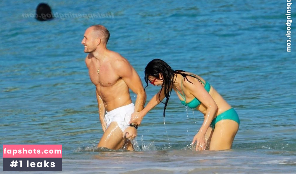 Wendi Deng Murdoch gallery photo #54