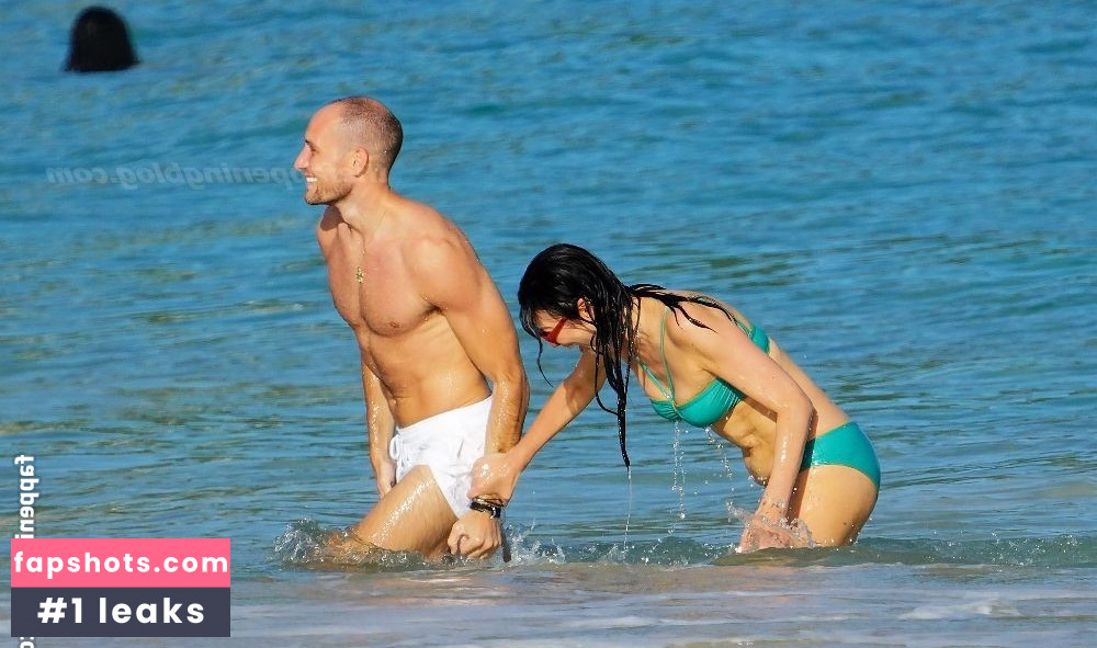 Wendi Deng Murdoch gallery photo #55