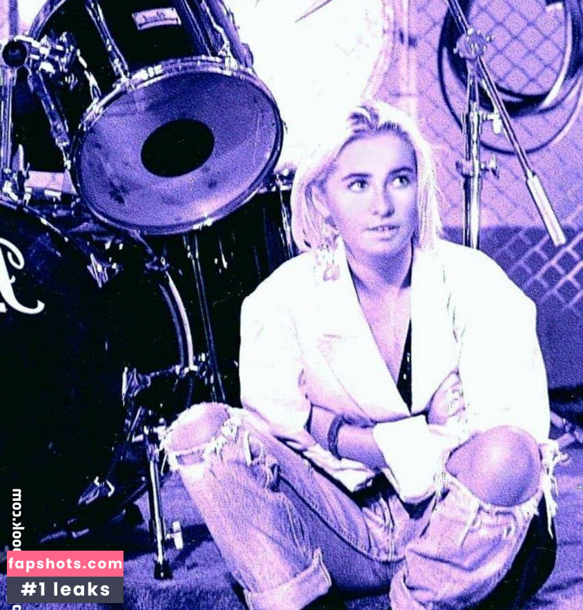 Wendy James gallery photo #3