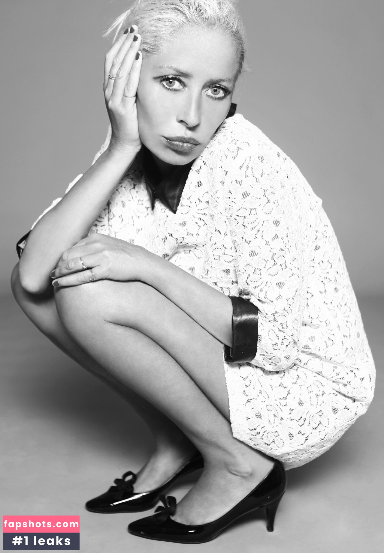 Wendy James gallery photo #23