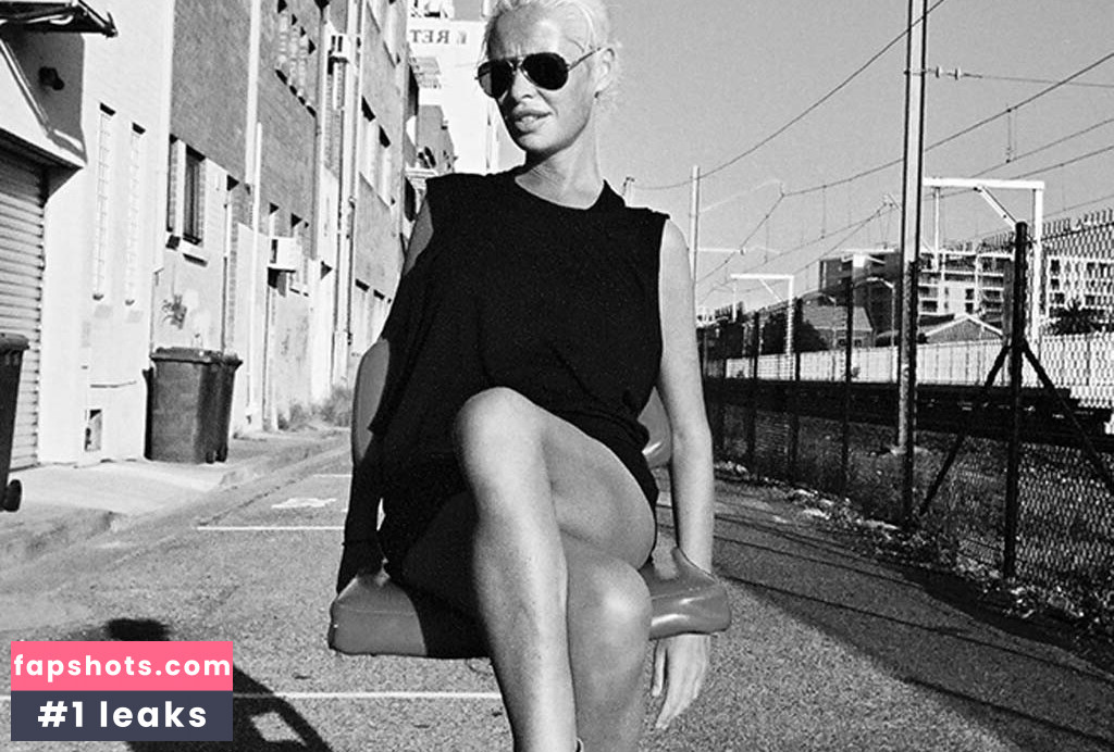 Wendy James gallery photo #25