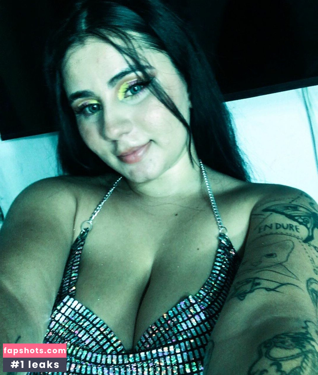 Wendy Yineth gallery photo #2