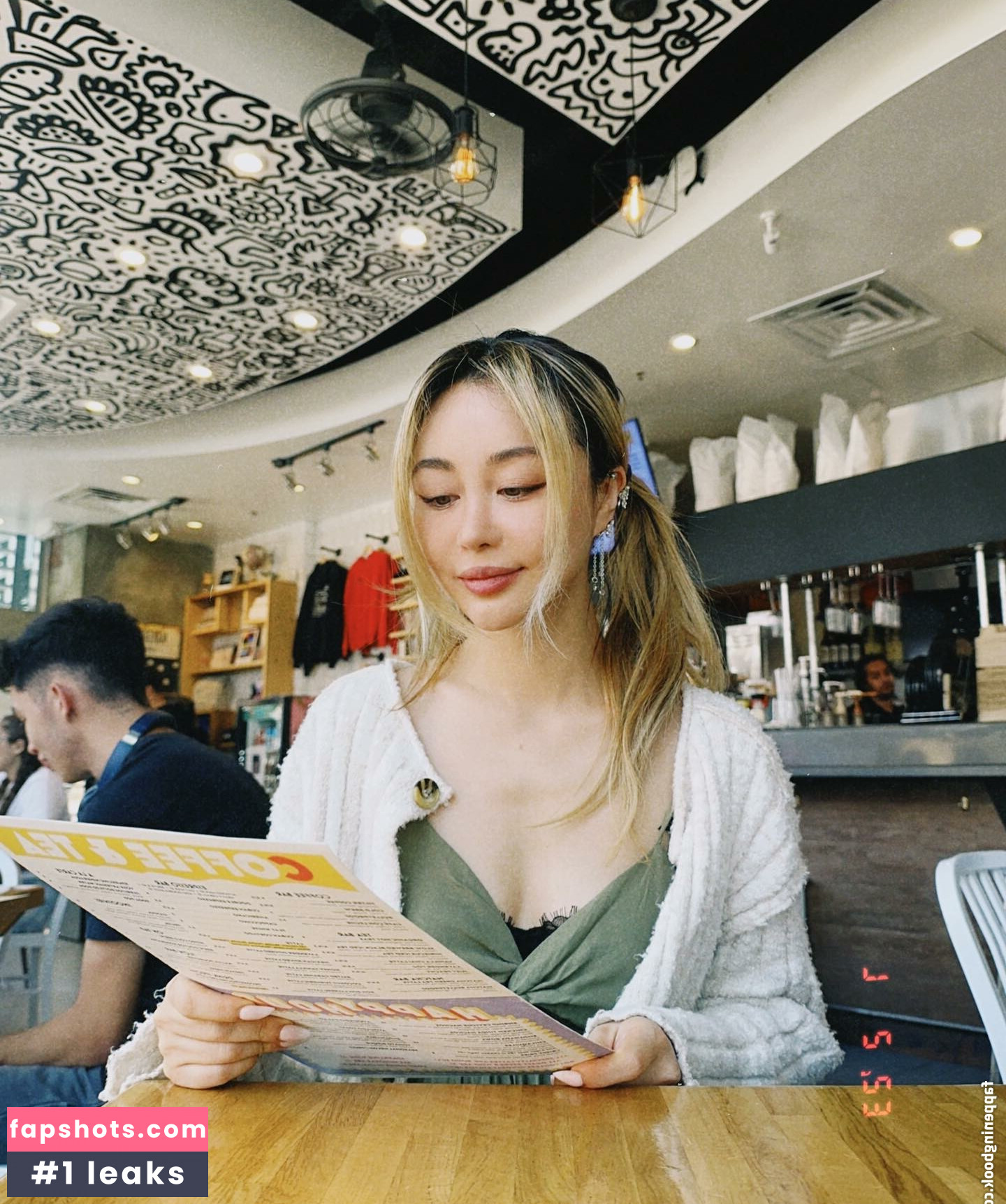 Wengie gallery photo #5