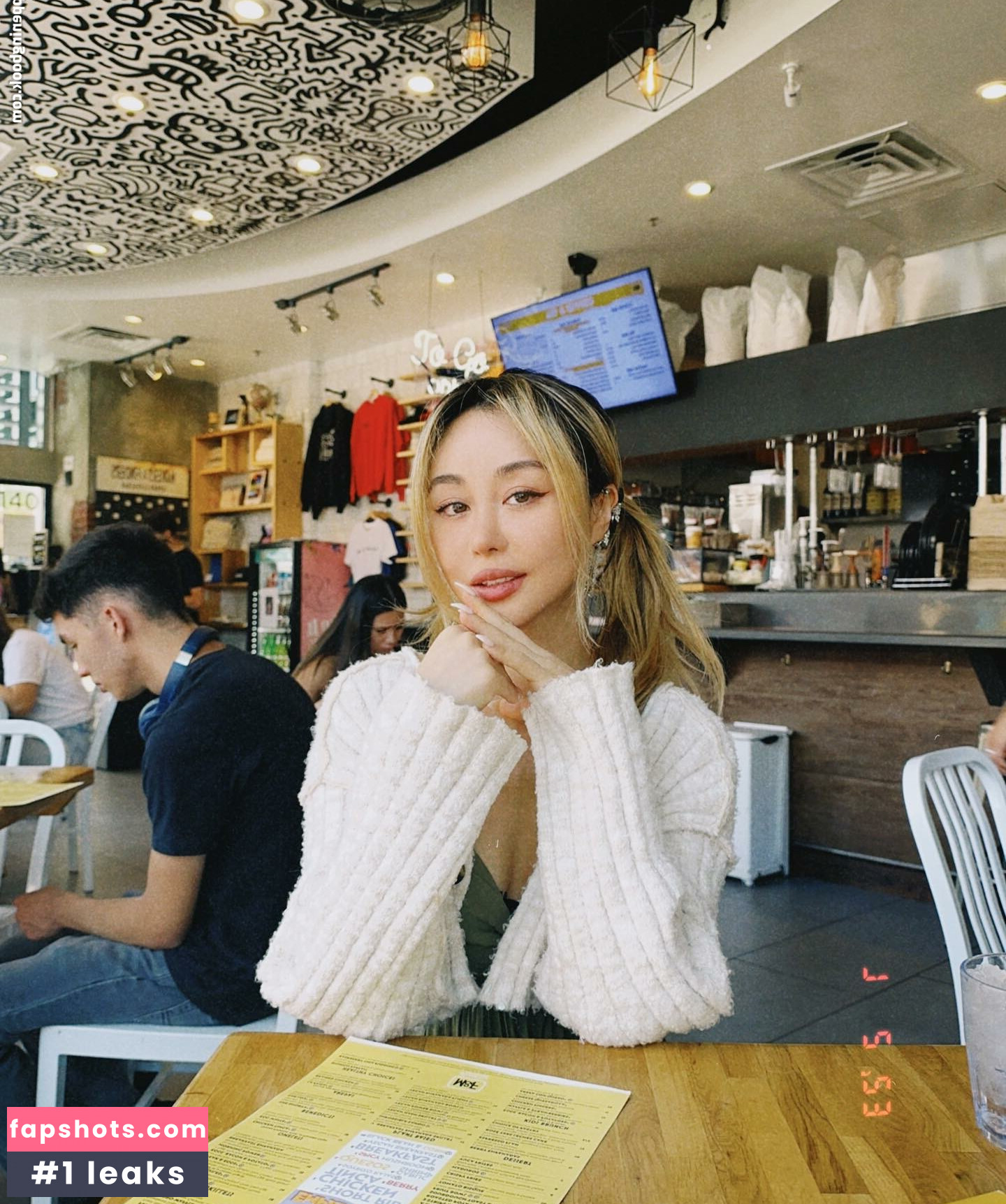 Wengie gallery photo #6