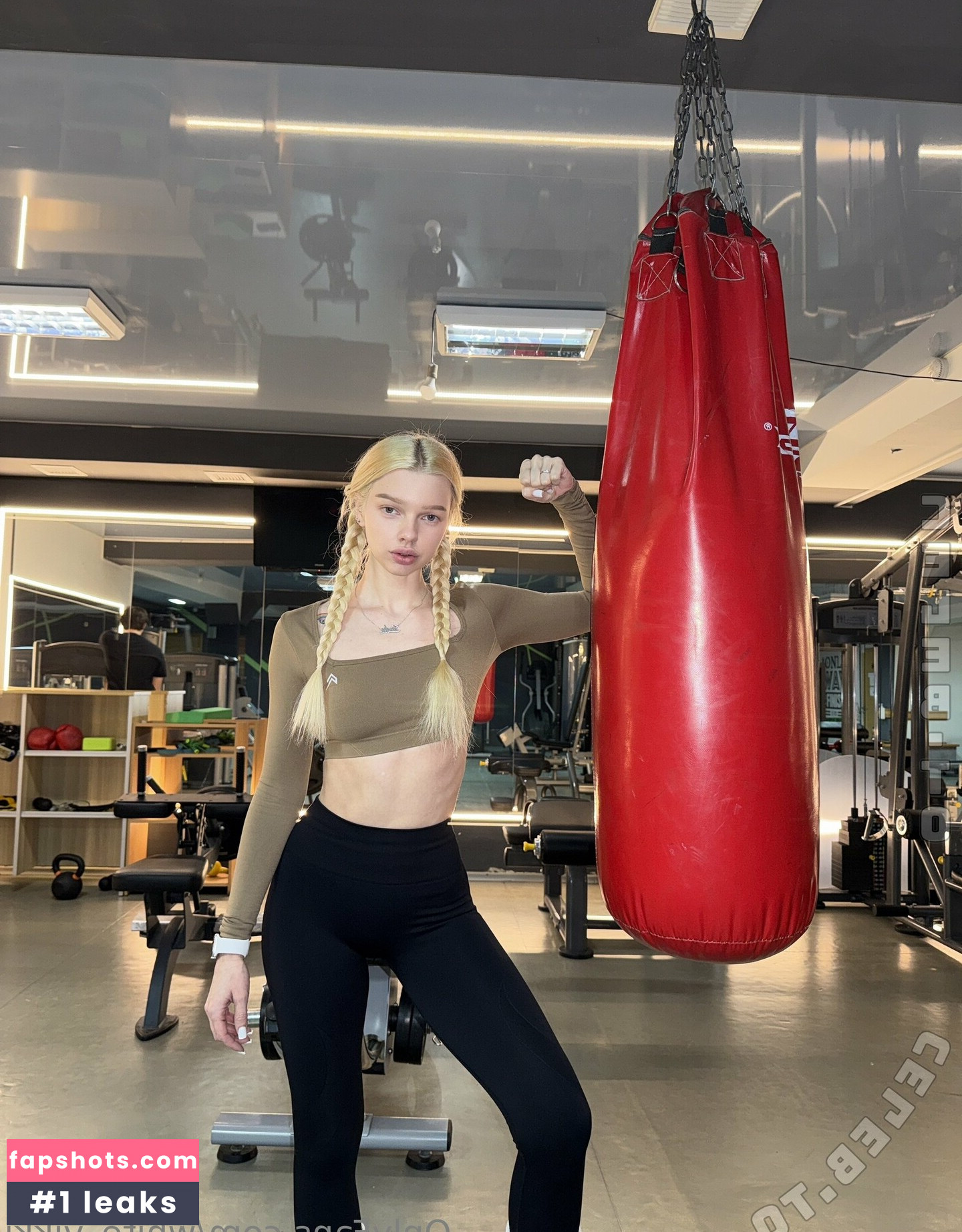 white_vikki gallery photo #3