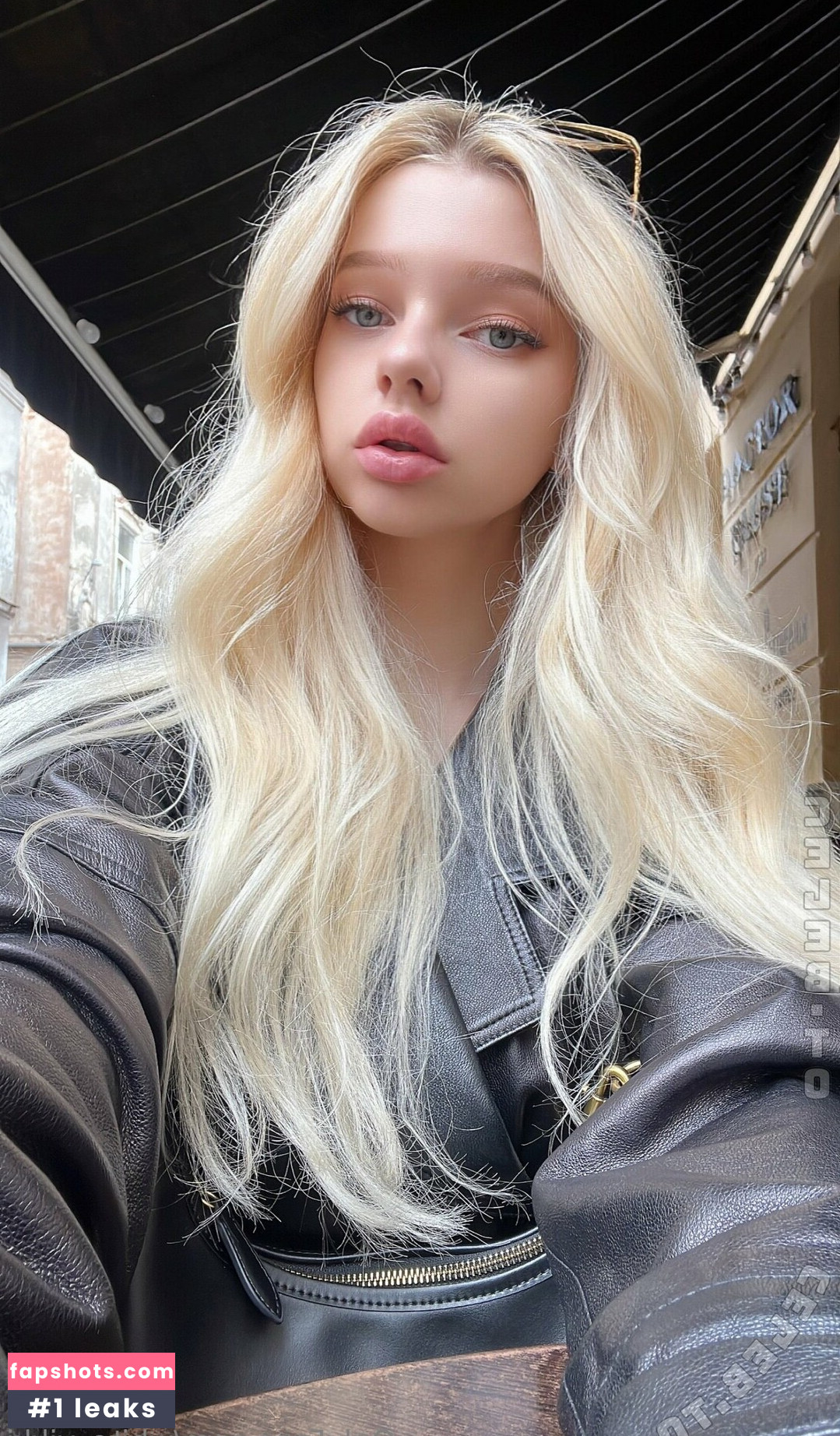 white_vikki gallery photo #4