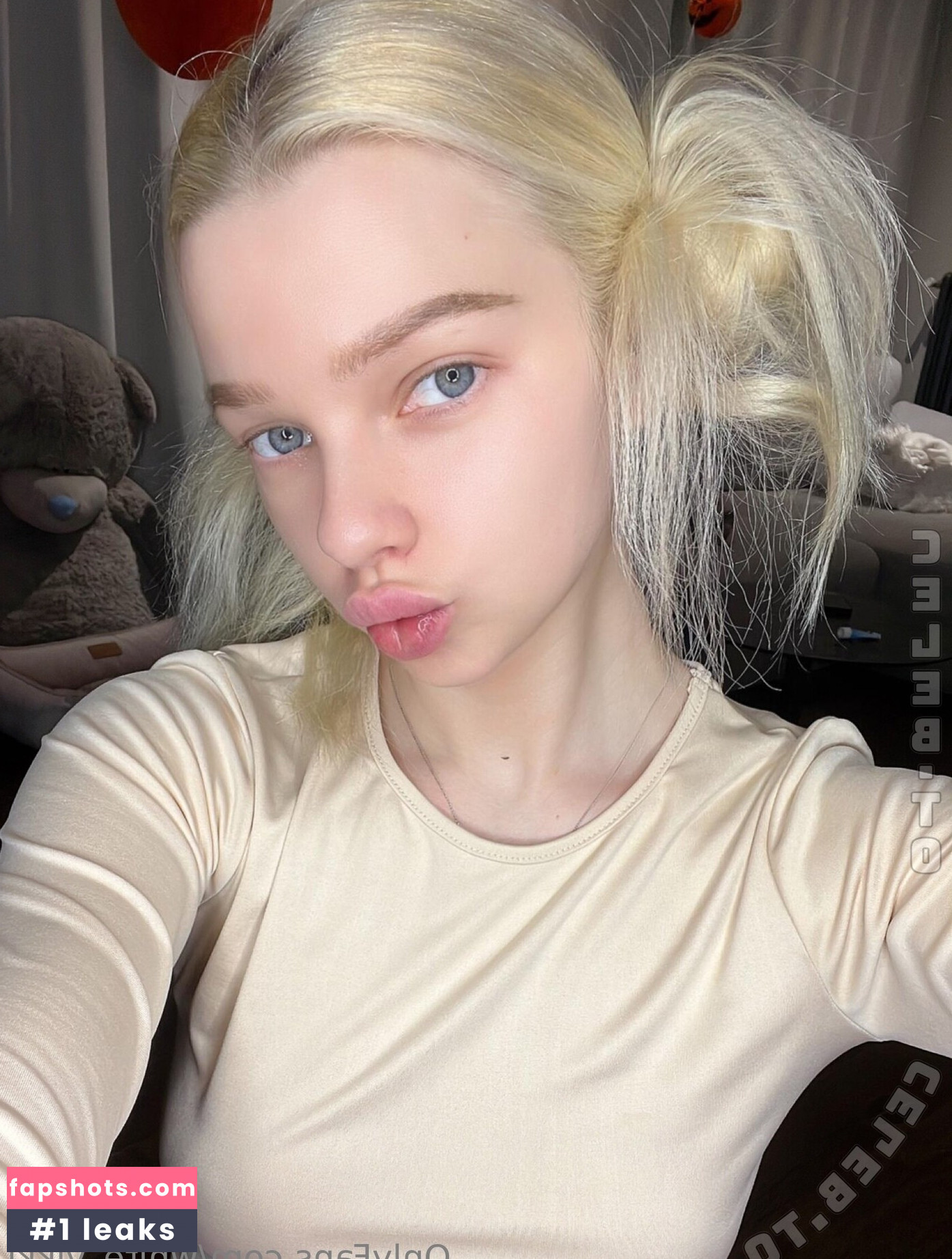 white_vikki gallery photo #5