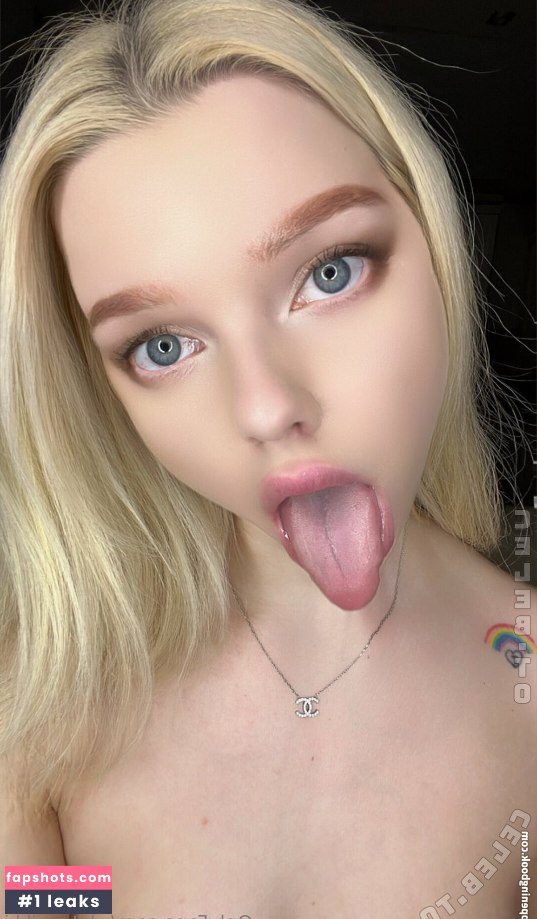 white_vikki gallery photo #6