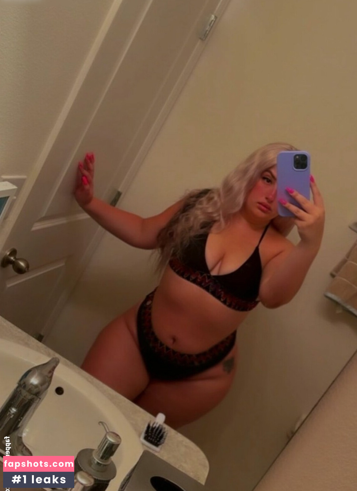 WhiteGirlRoseee gallery photo #11