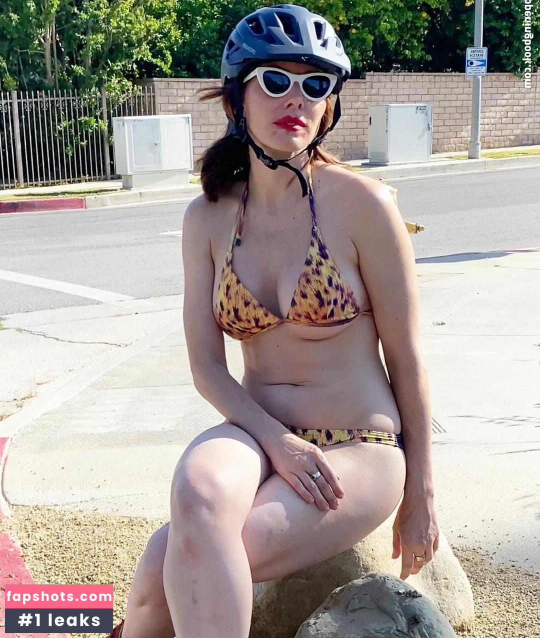 Whitney Cummings gallery photo #167