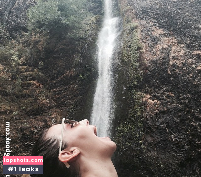 Whitney Cummings gallery photo #172