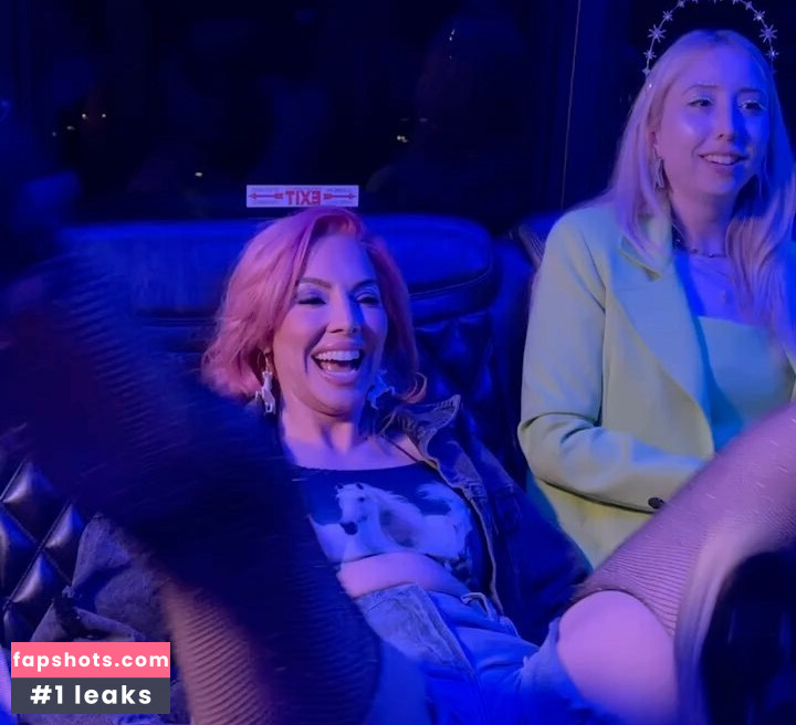 Whitney Cummings gallery photo #173