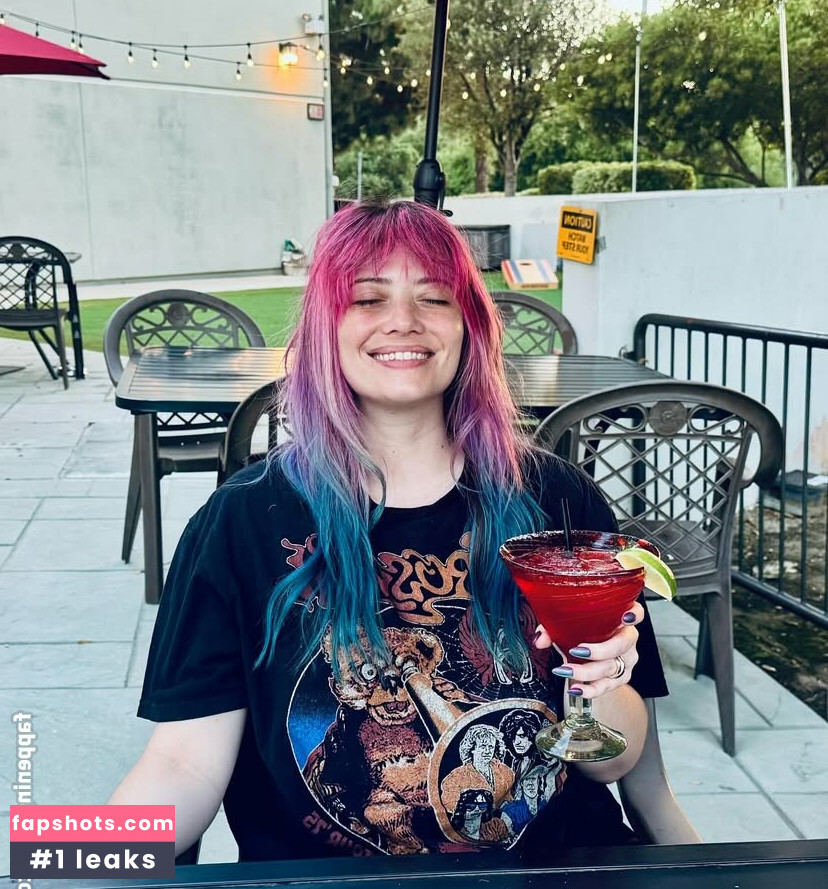 Whitney Van Laningham gallery photo #3