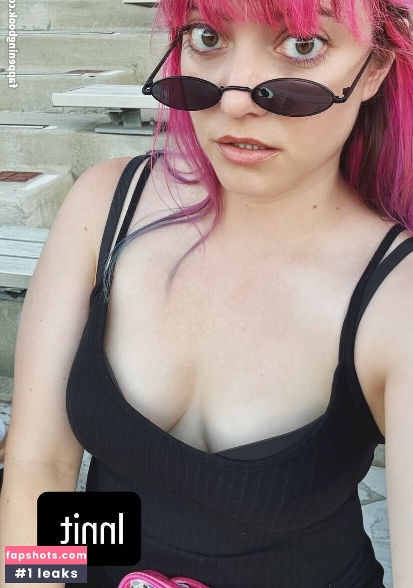 Whitney Van Laningham gallery photo #4