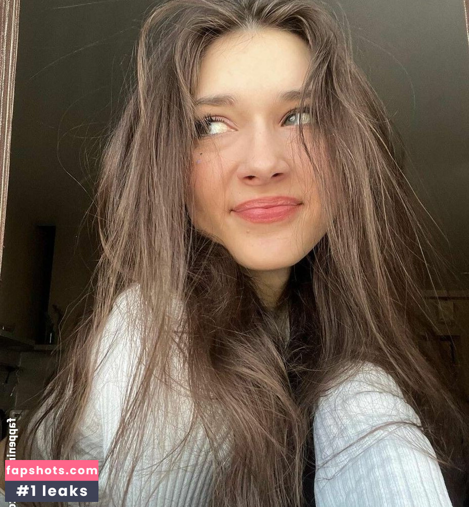 willa_wilkins_ gallery photo #3