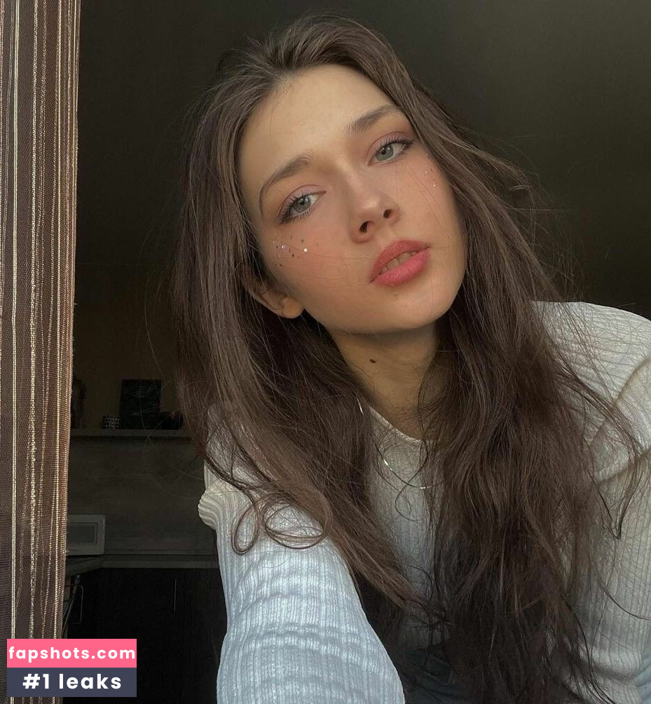 willa_wilkins_ gallery photo #21