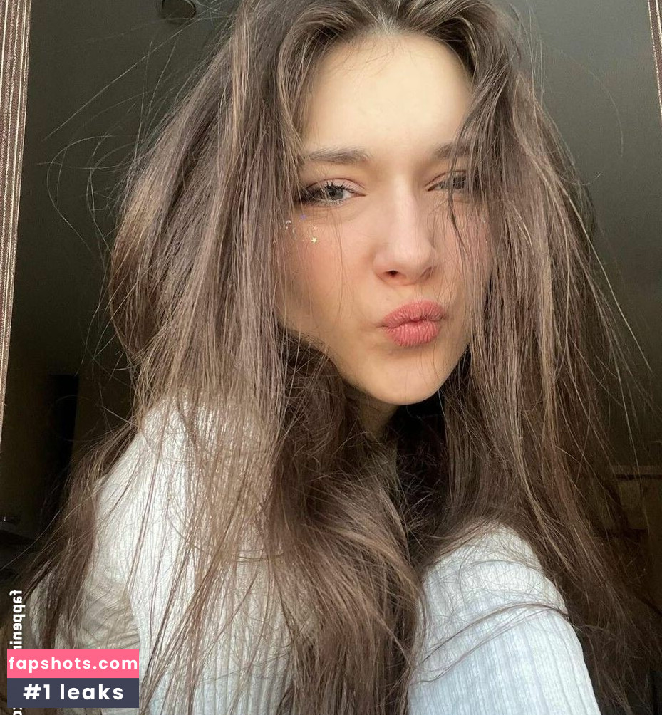 willa_wilkins_ gallery photo #6