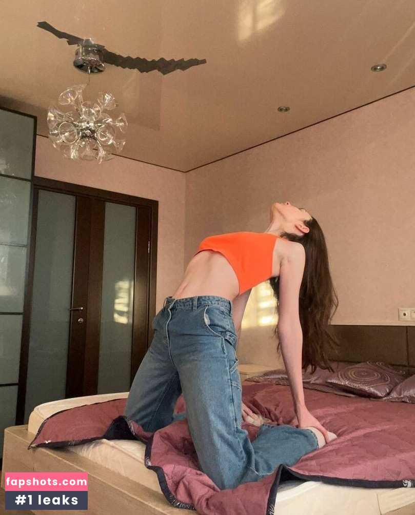 willa_wilkins_ gallery photo #8