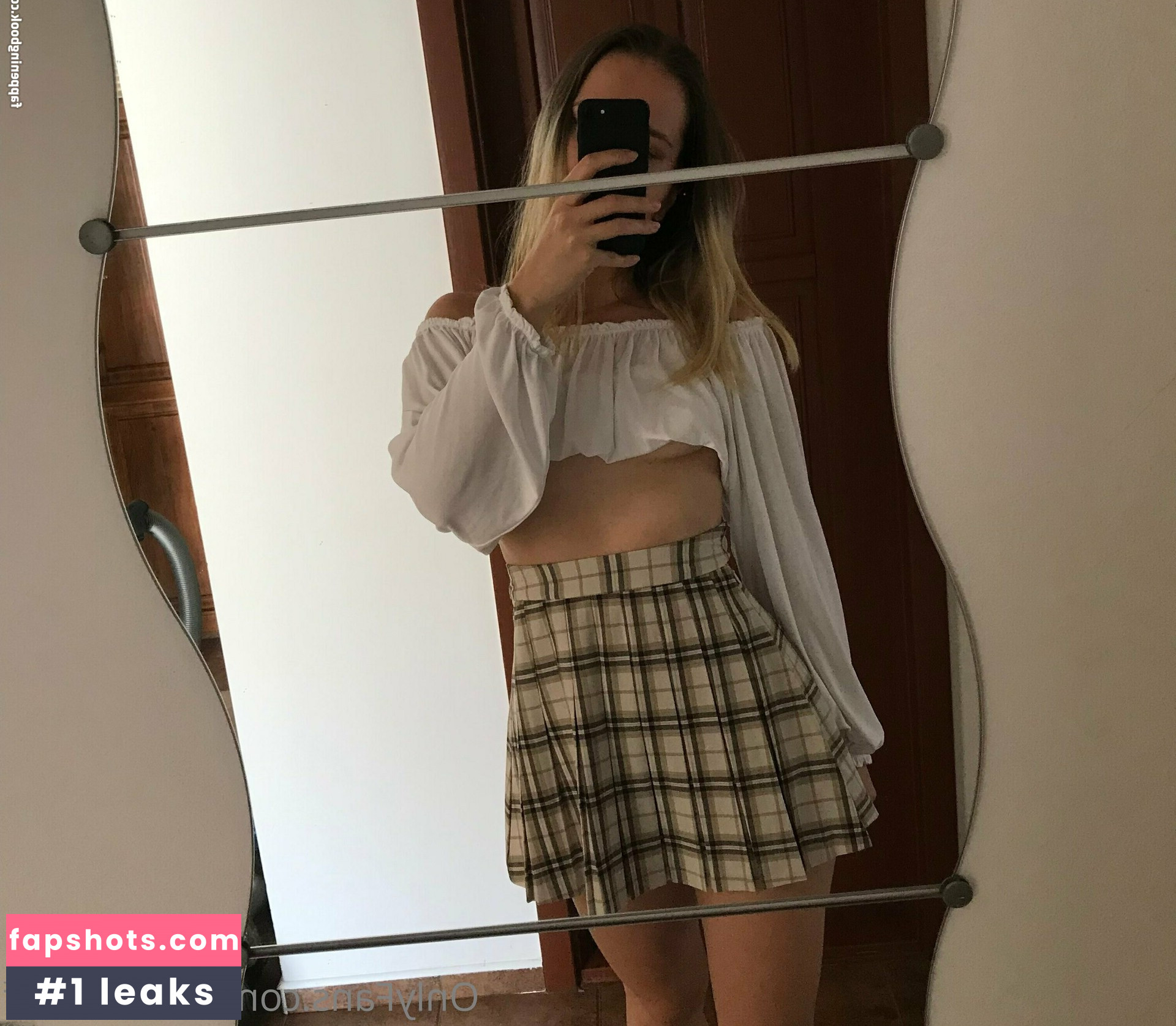 willanelle.of nude babe gallery