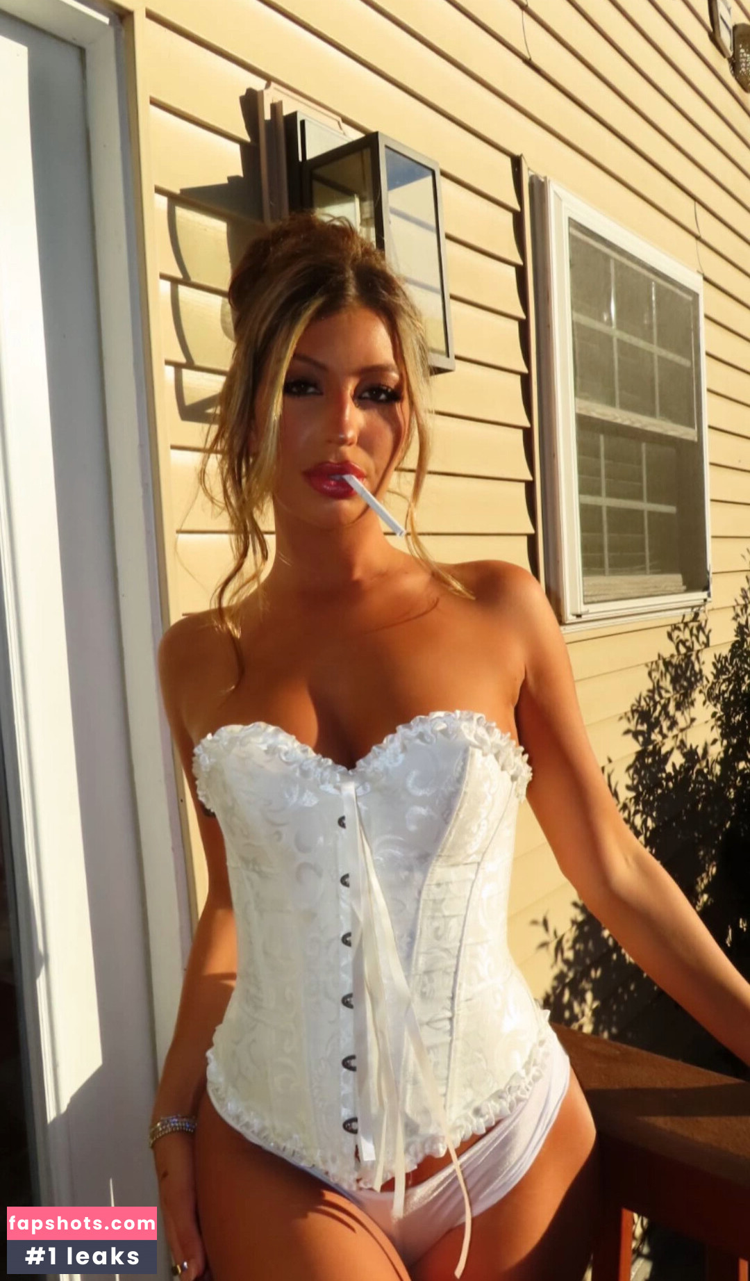 Willow Brown gallery photo #22