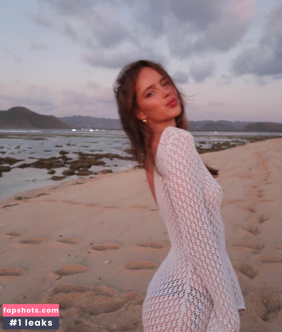 Willow Day gallery photo #2