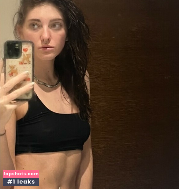 Willow Shields gallery photo #2